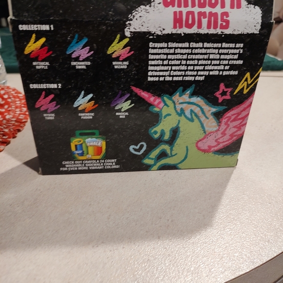 Create magical sidewalk art with the use of these unicorn horn swirl chalk stick - Picture 7 of 12